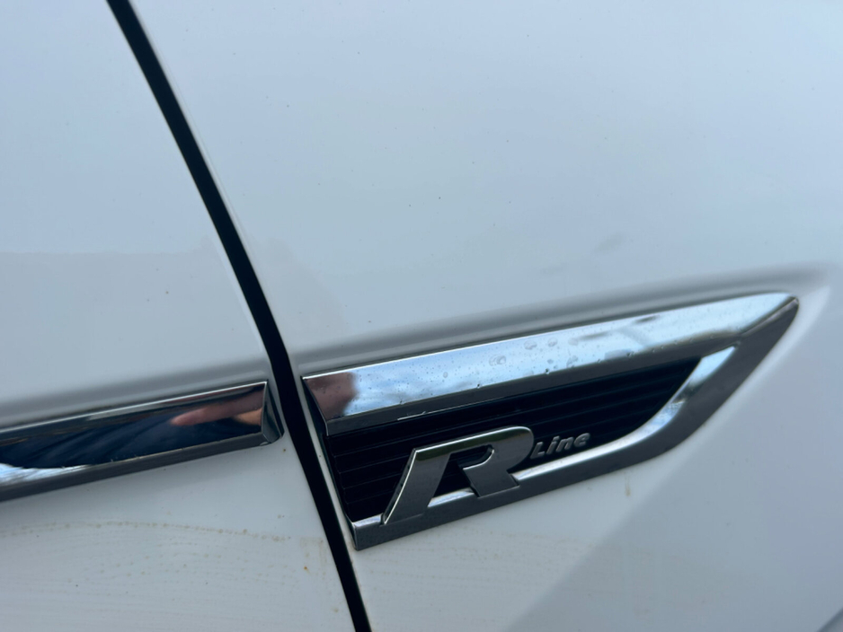 2018 Volkswagen Tiguan - image 9