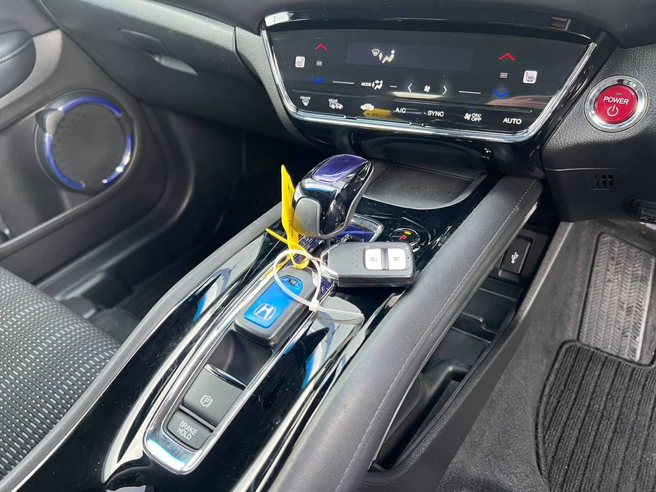 2016 Honda Vezel - image 11