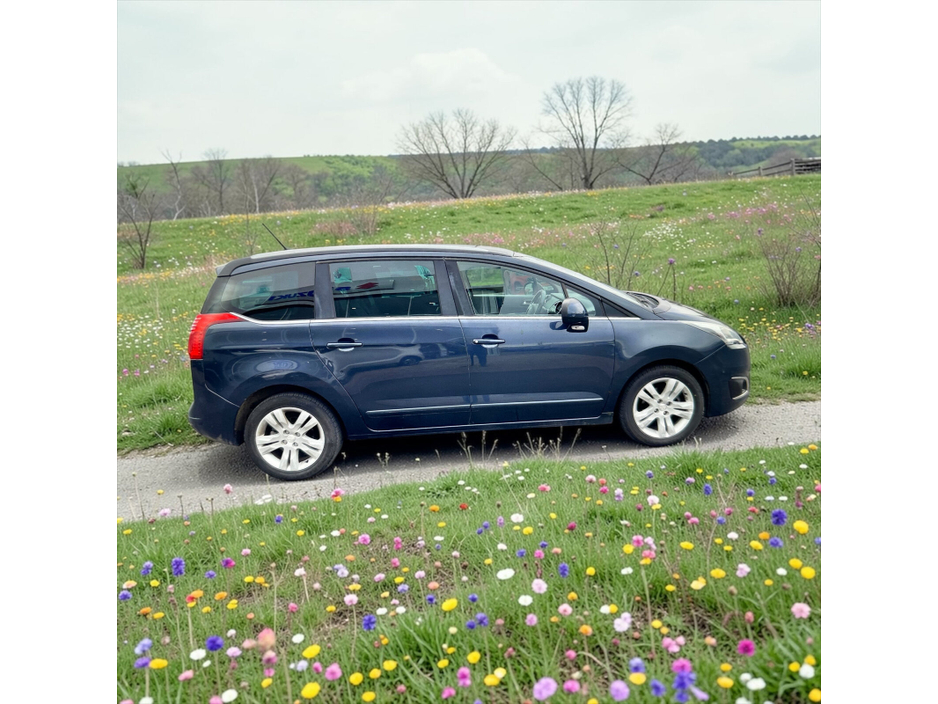 2015 Peugeot 5008 - image 6
