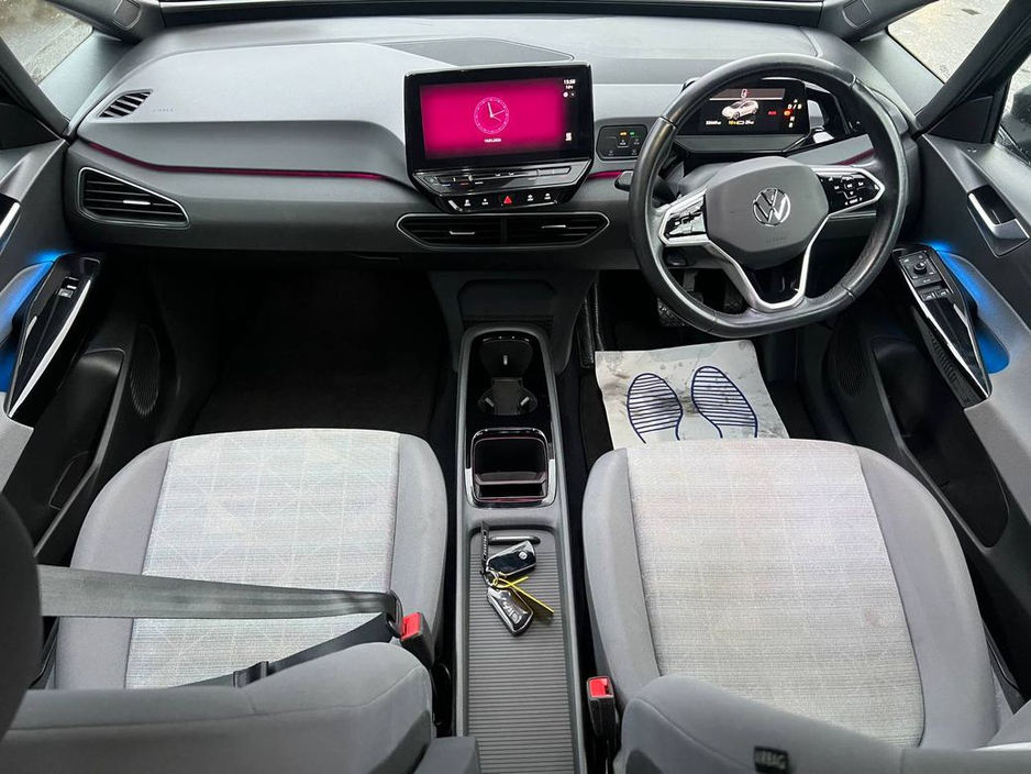 2023 Volkswagen ID.3 LIFE 58KWH // APPLE CARPLAY/ANDROID AUTO // PARKING SENSORS // DUAL ZONE CLIMATE CONTROL €20,950