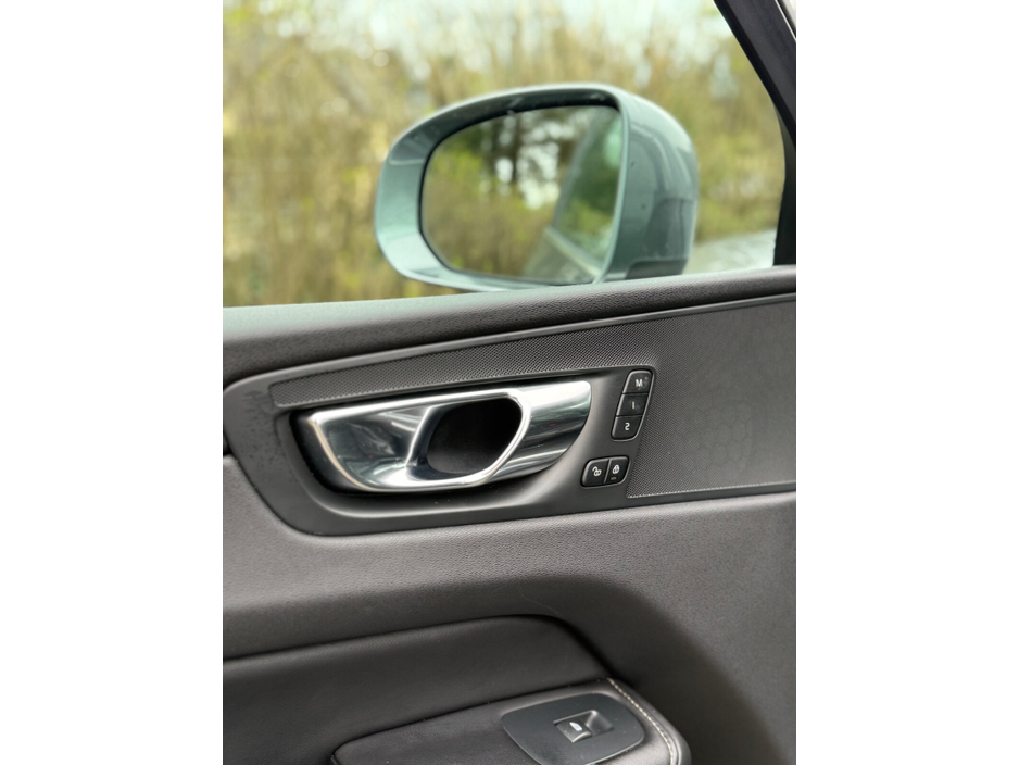 2020 Volvo XC60 - image 32