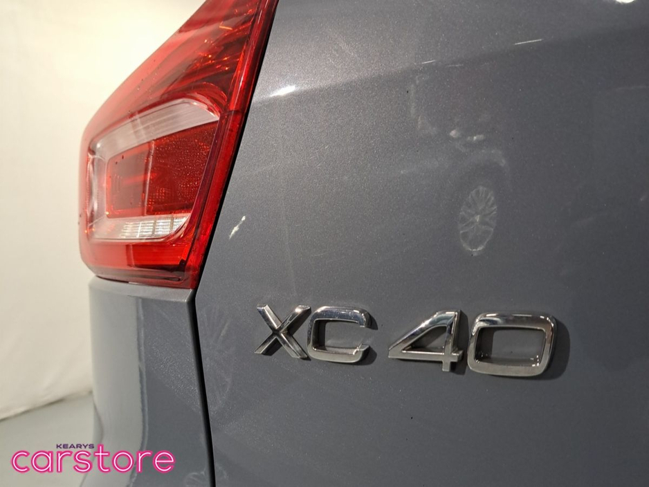 2022 Volvo XC40 PHEV T4 (197hp) R-Design FWD €33,880