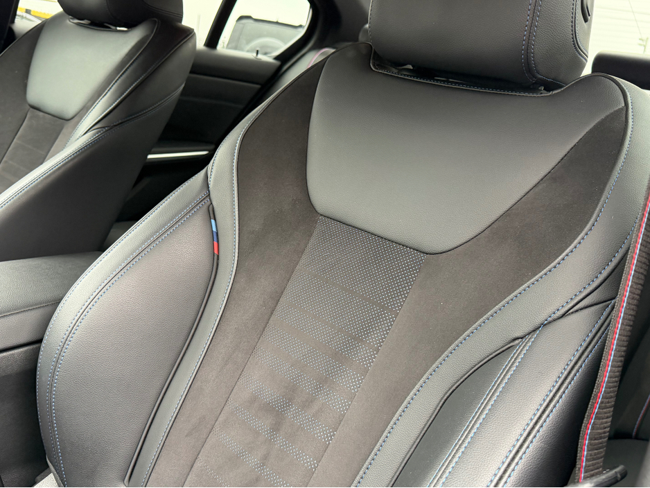 2023 BMW 3 Series - image 22