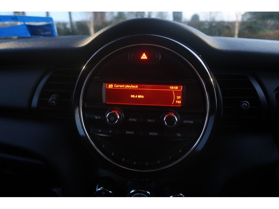 2015 MINI Hatch - image 32