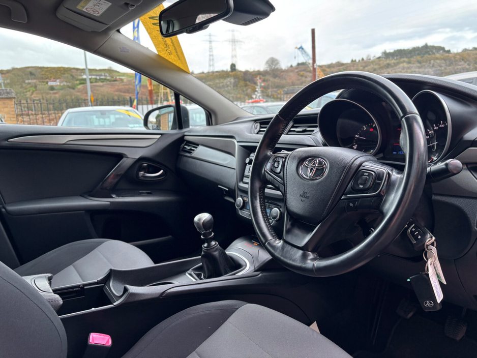 2016 Toyota Avensis - image 7