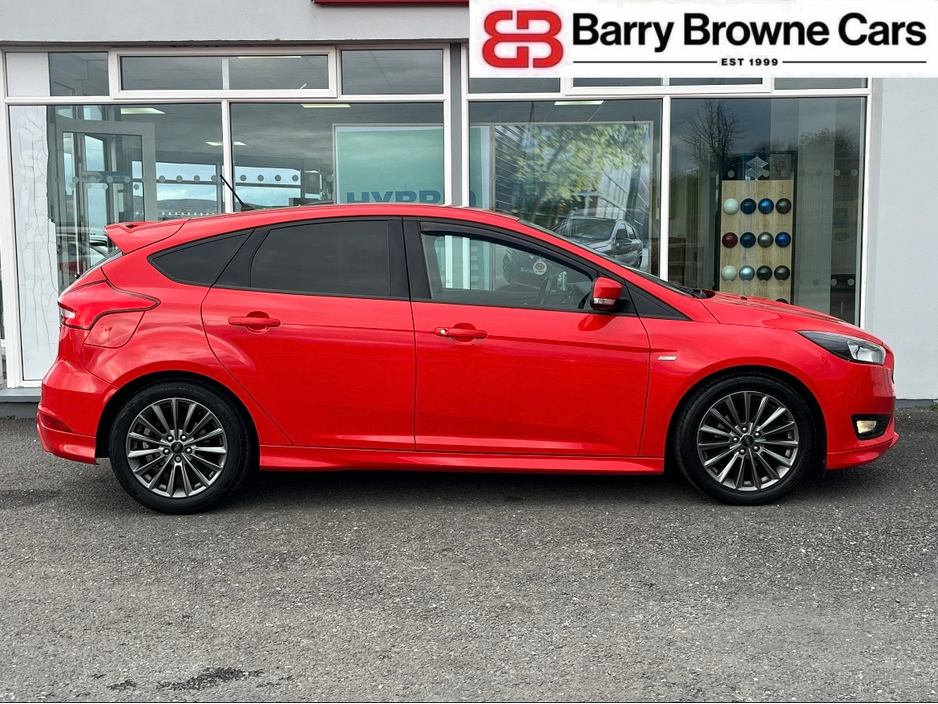 2018 Ford Focus - image 11