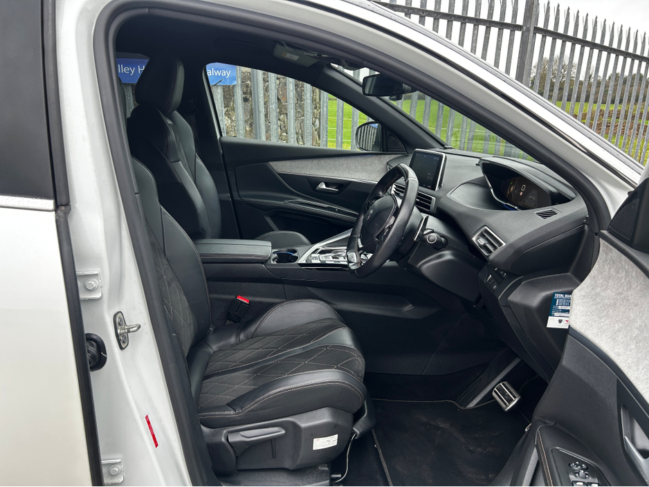 2018 Peugeot 5008 - image 10