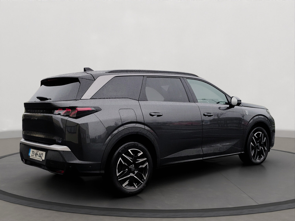 2025 Peugeot 5008 - image 9