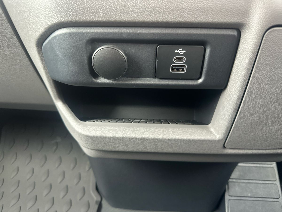 2026 Volkswagen Transporter - image 18