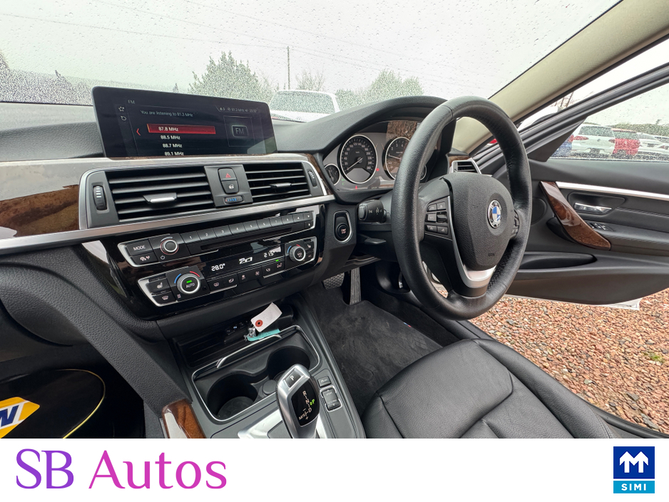 2017 BMW 3 Series - image 16