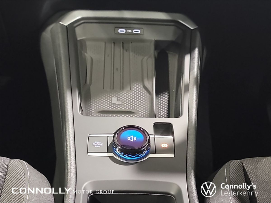 2025 Volkswagen T-Roc - image 14