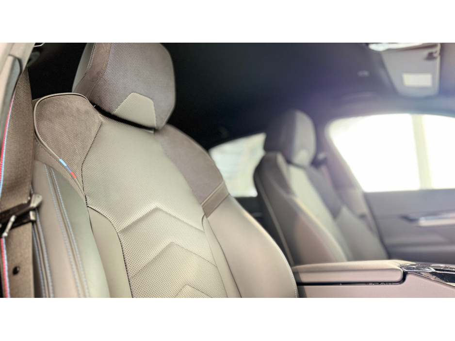 2025 BMW 5 Series - image 6