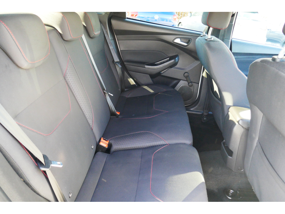 2018 Ford Focus - image 13