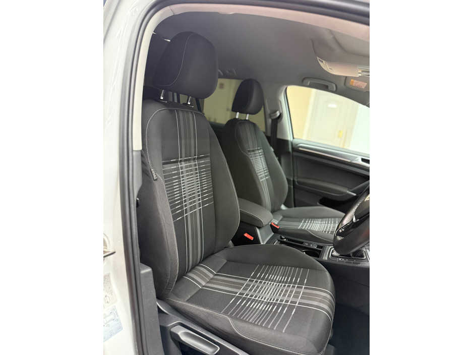 2015 Volkswagen Golf - image 6