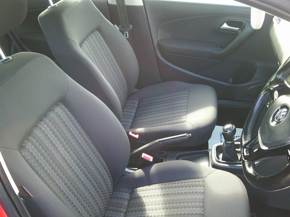 2015 Volkswagen Polo - image 5