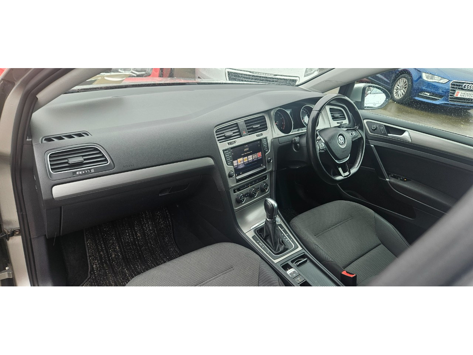 2017 Volkswagen Golf - image 21