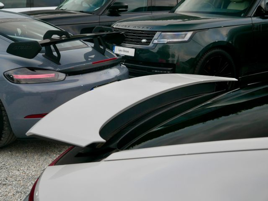 2023 Porsche Panamera - image 12