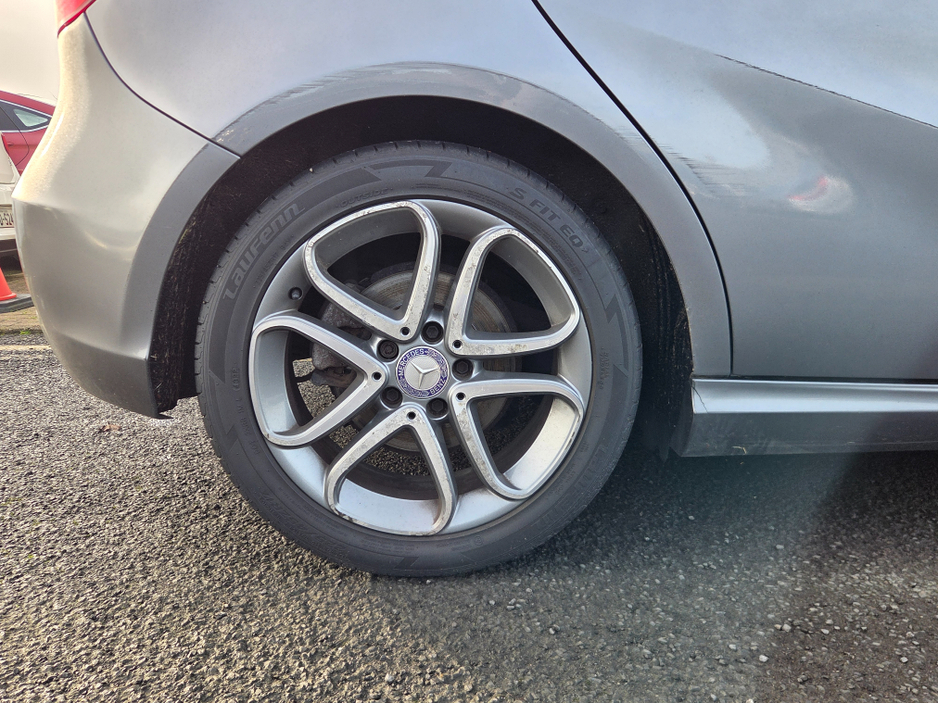 2014 Mercedes-Benz A Class - image 7