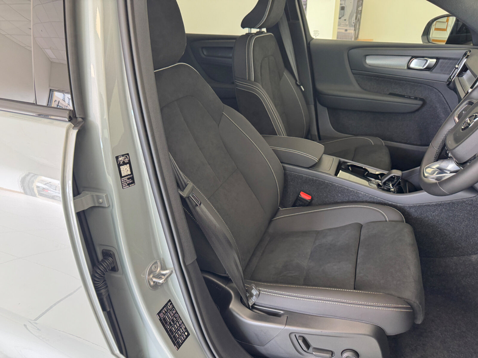 2026 Volvo EC40 - image 16