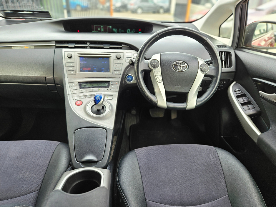 2014 Toyota Prius - image 7