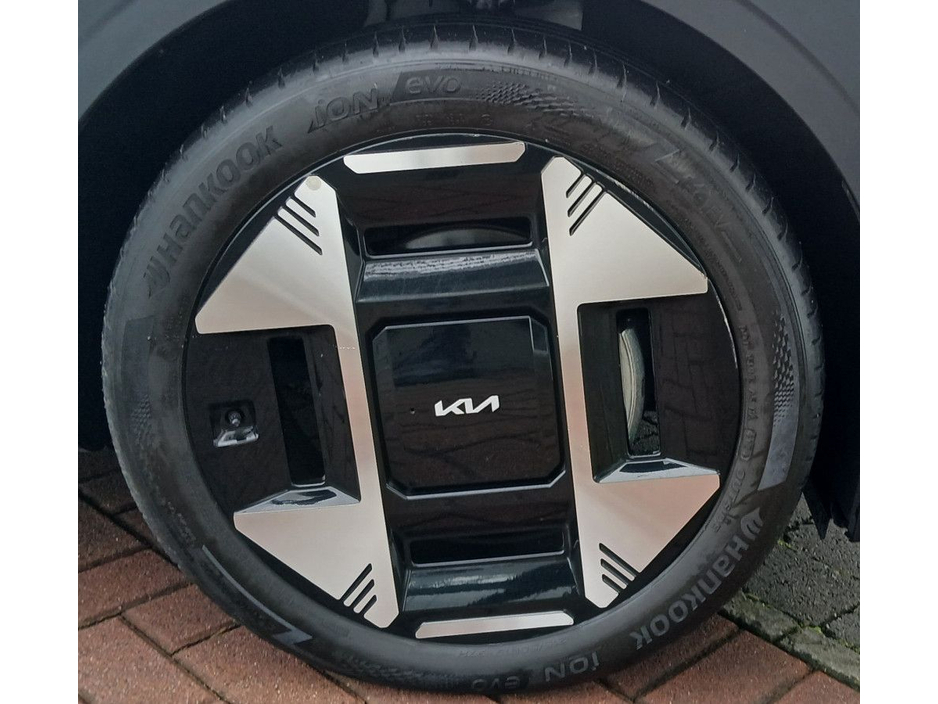 2025 Kia EV3 - image 11