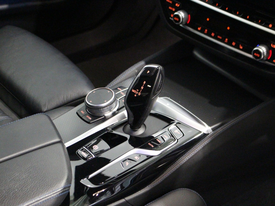 2021 BMW 5 Series - image 21