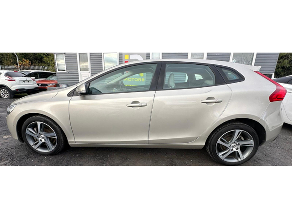 2016 Volvo V40 Cross Country 2.0L Diesel Automatic (9040) €13,495