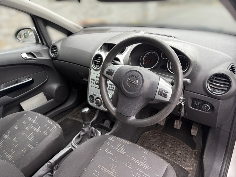 2011 Opel Corsa - image 13