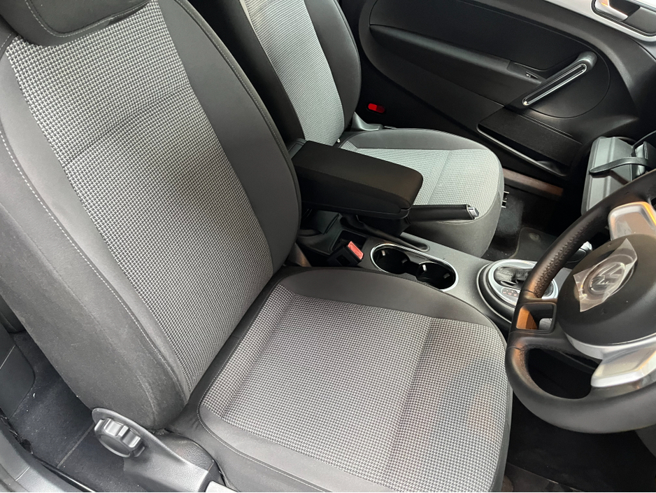 2015 Volkswagen Beetle - image 10