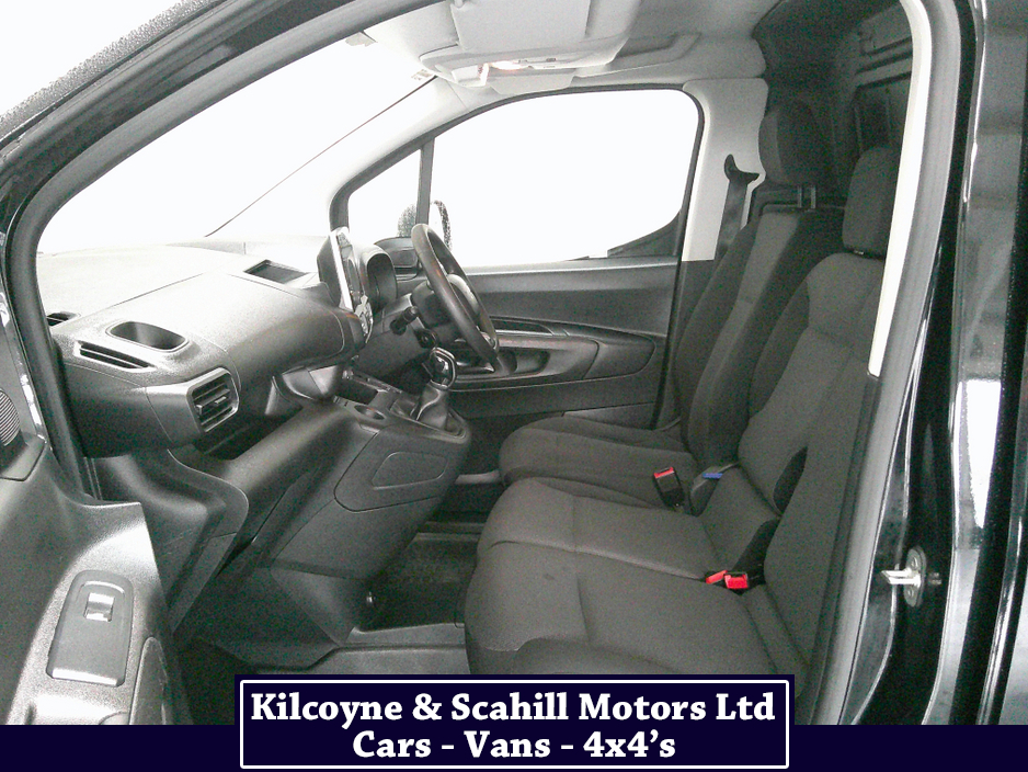 2021 Citroen Berlingo - image 12