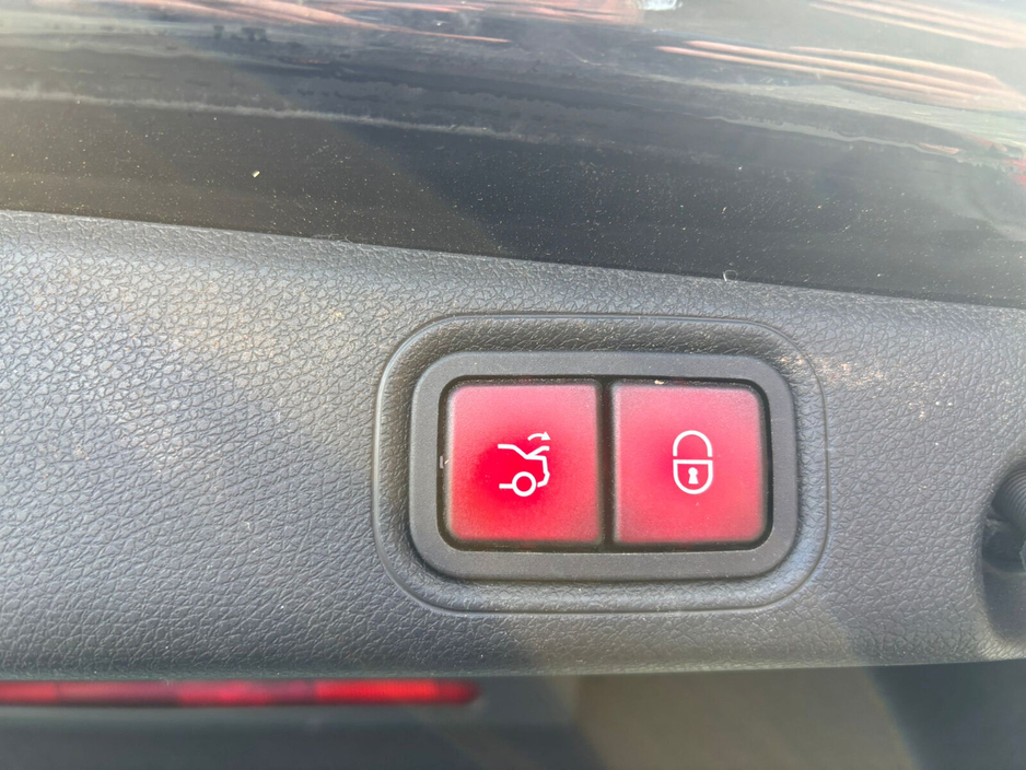 2016 Mercedes-Benz E Class - image 13