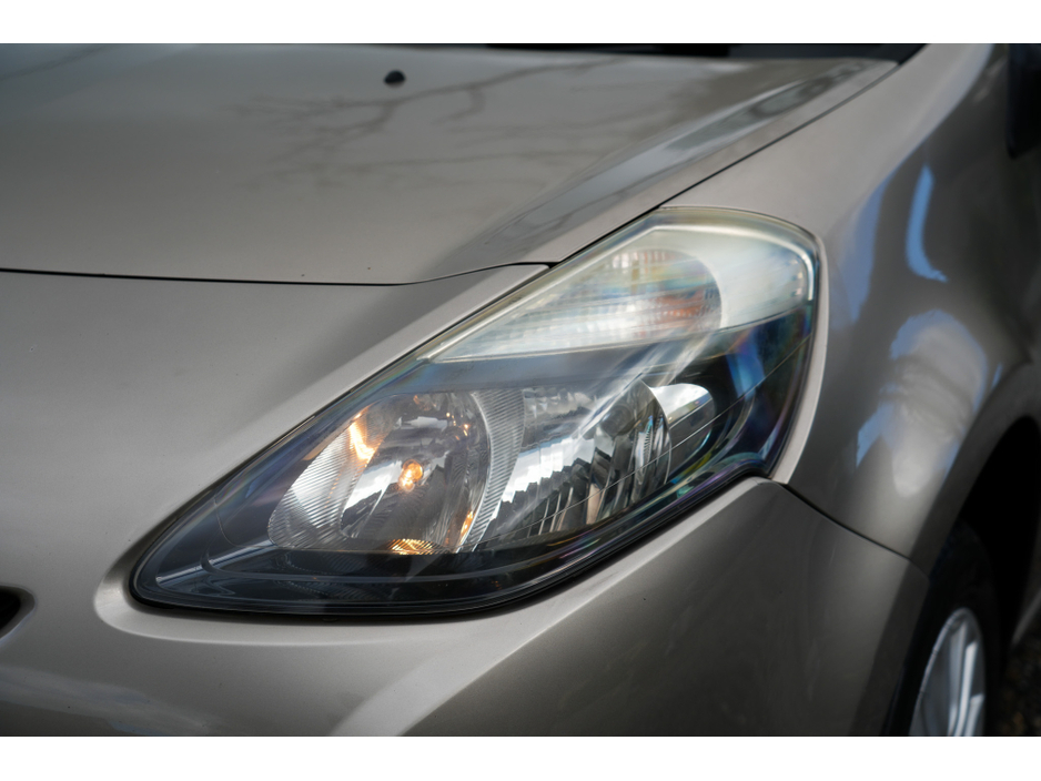 2010 Renault Clio - image 8