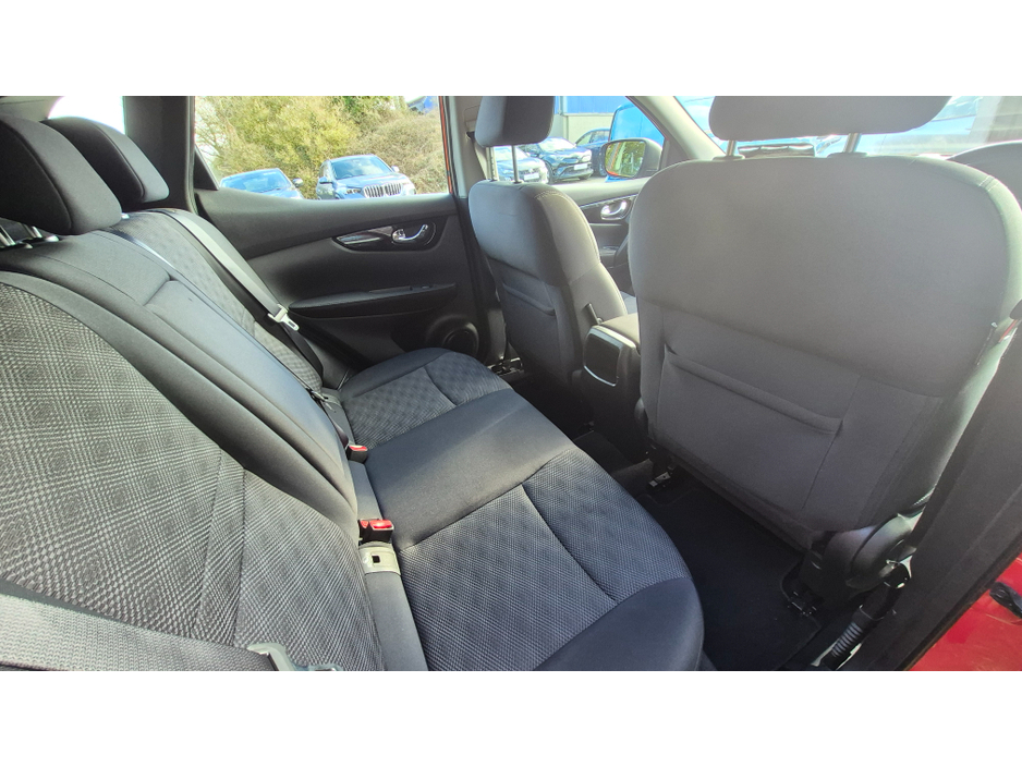 2015 Nissan Qashqai - image 12