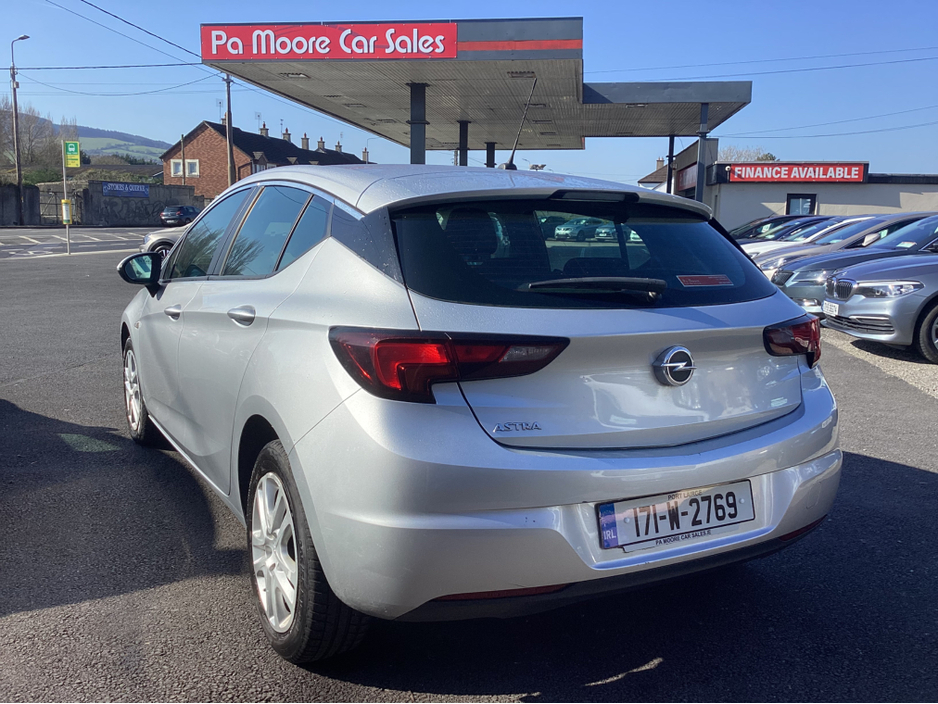 2017 Opel Astra - image 6