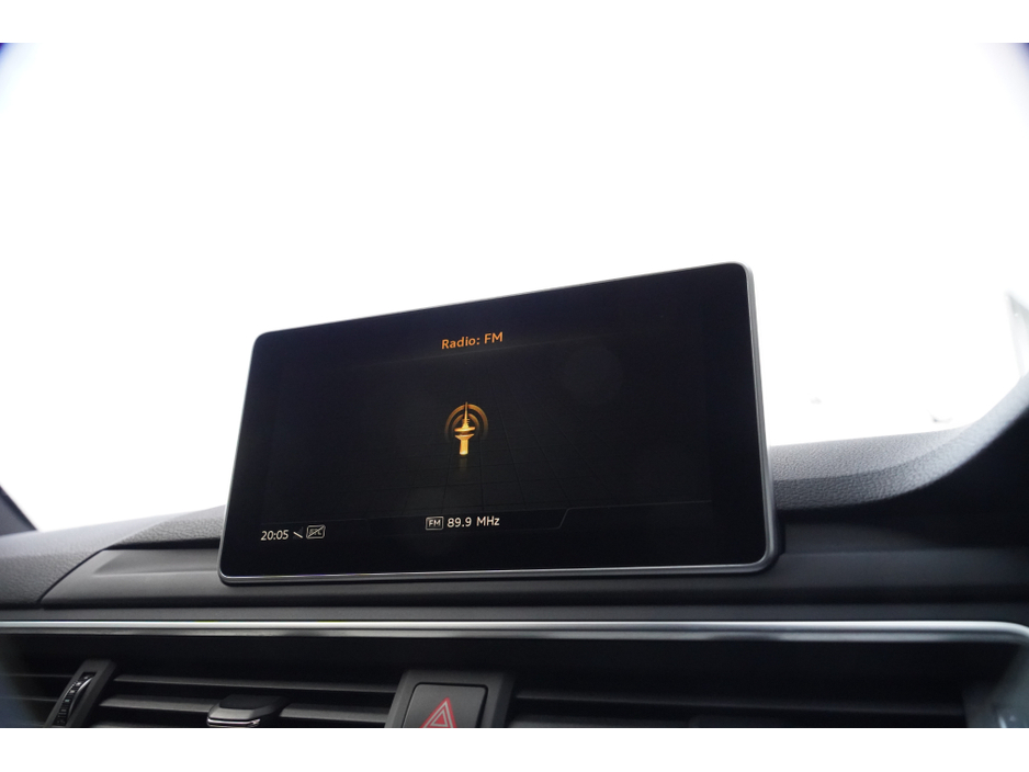 2018 Audi A4 - image 13