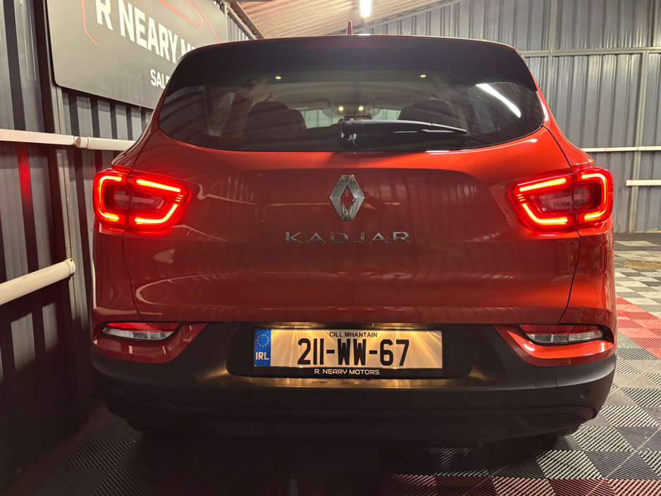 2021 Renault Kadjar - image 2