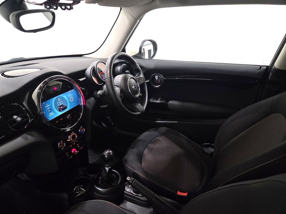 2021 MINI Hatch - image 7