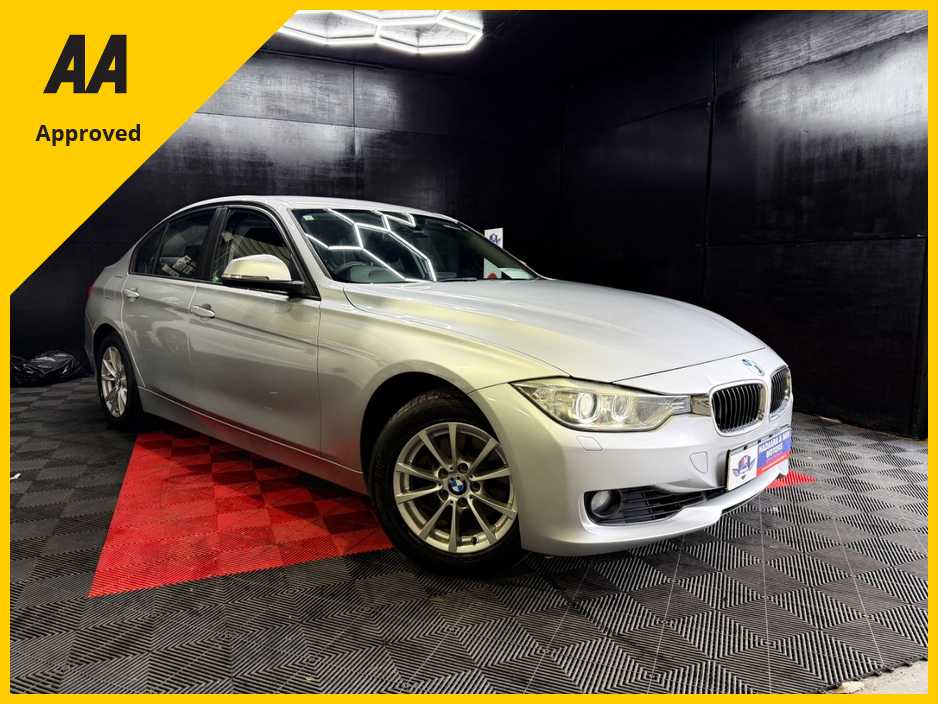 2015 BMW 3 Series - image 3