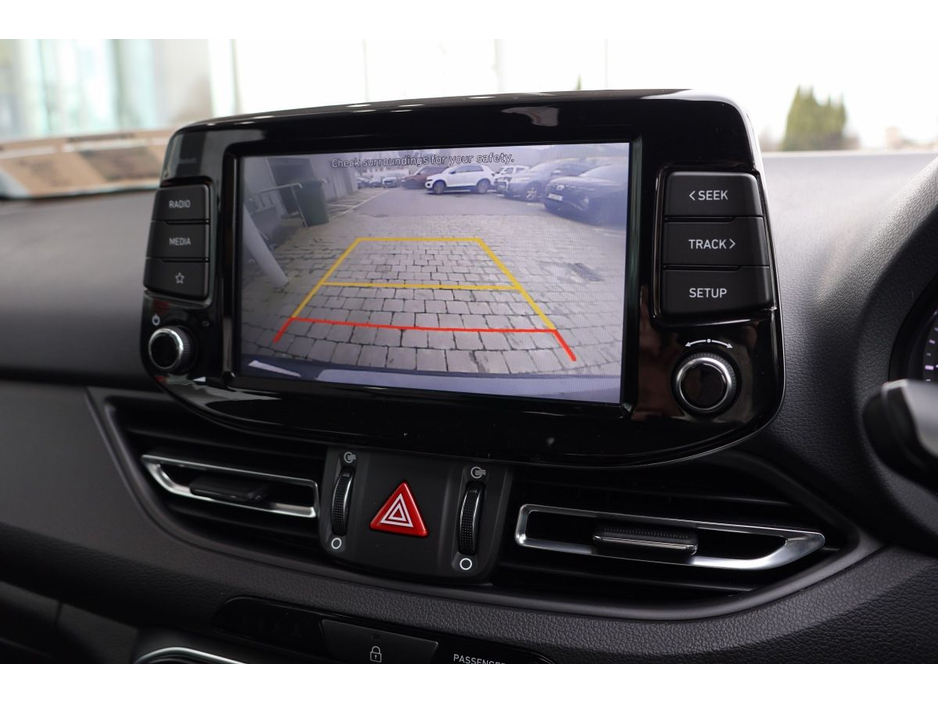 2021 Hyundai i30 - image 16