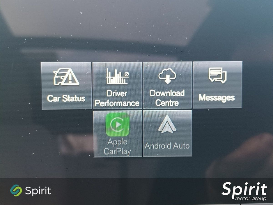 2022 Volvo XC40 - image 12