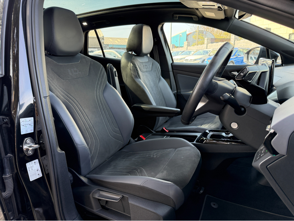 2023 Volkswagen ID.4 - image 13