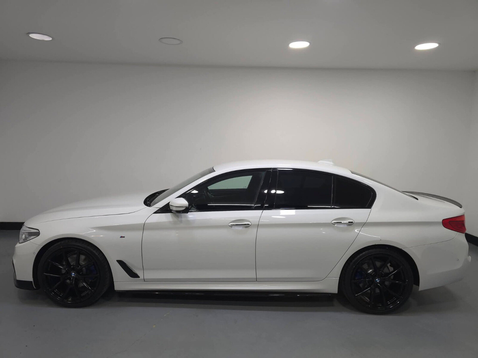 2017 BMW 5 Series - image 10