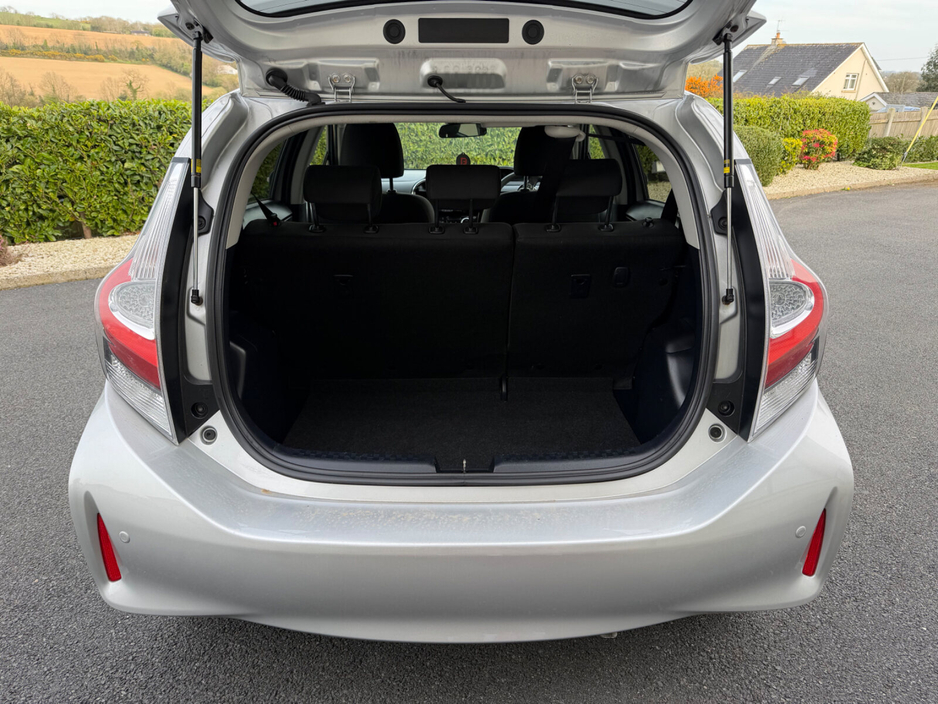 2018 Toyota Aqua - image 14