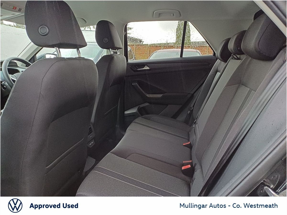 2025 Volkswagen T-Roc - image 7