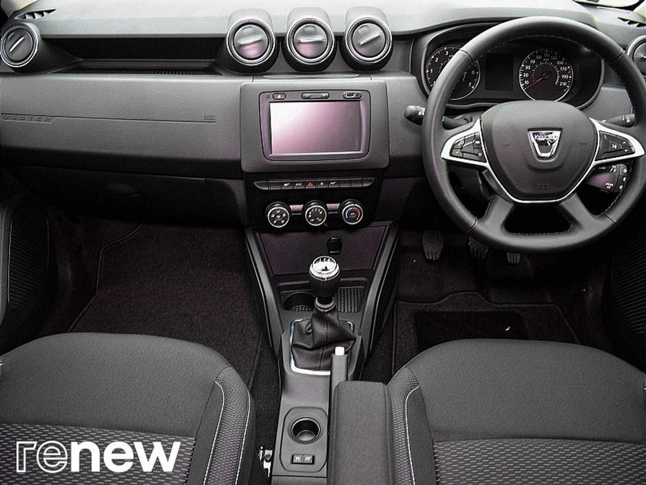 2019 Dacia Duster - image 2