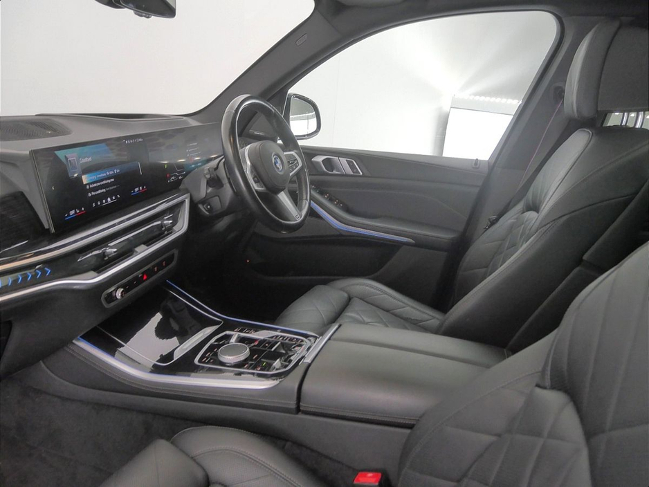 2023 BMW X5 - image 7