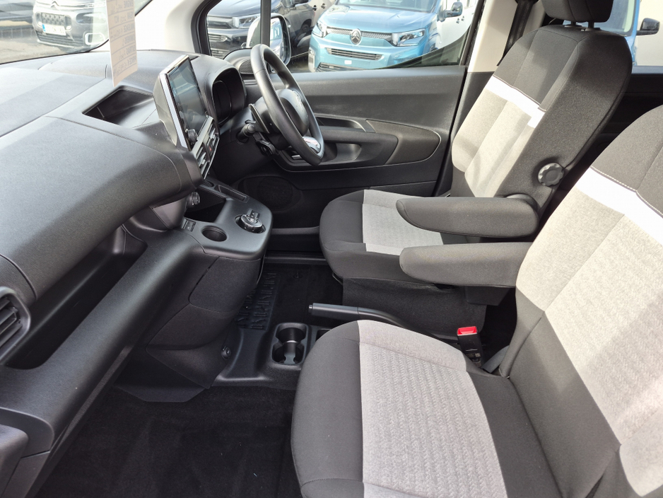 2023 Citroen Berlingo - image 11