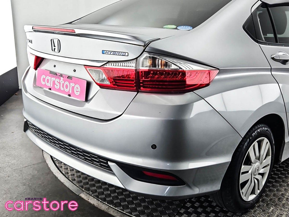 2019 Honda Grace - image 10