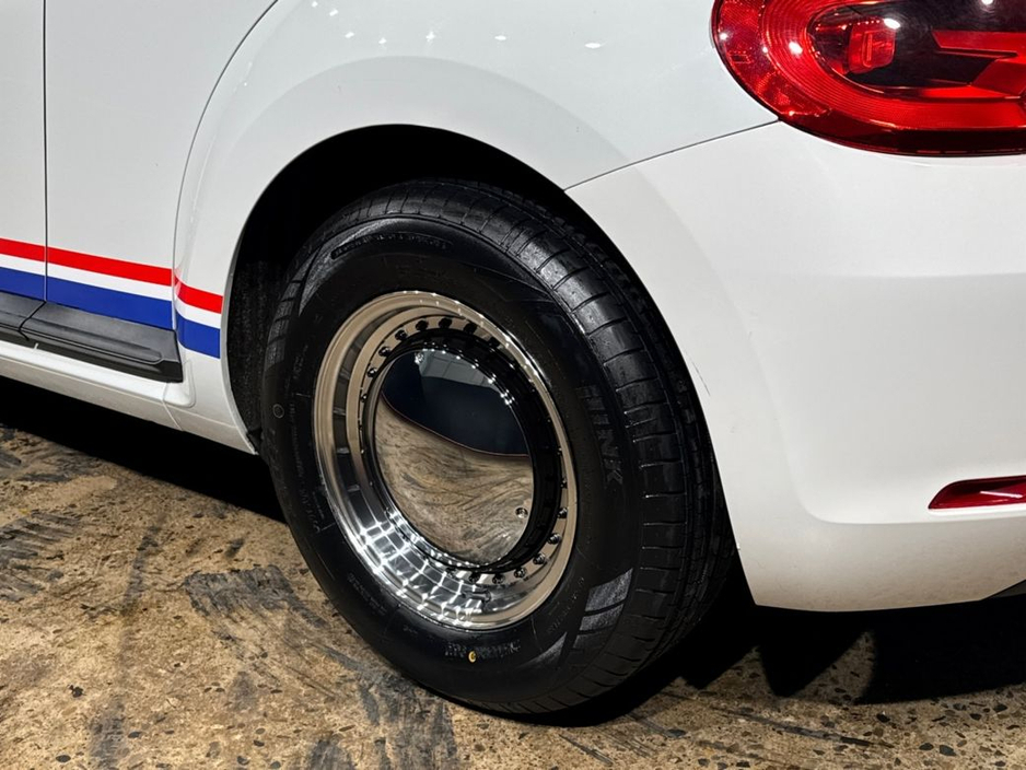 2016 Volkswagen Beetle - image 12