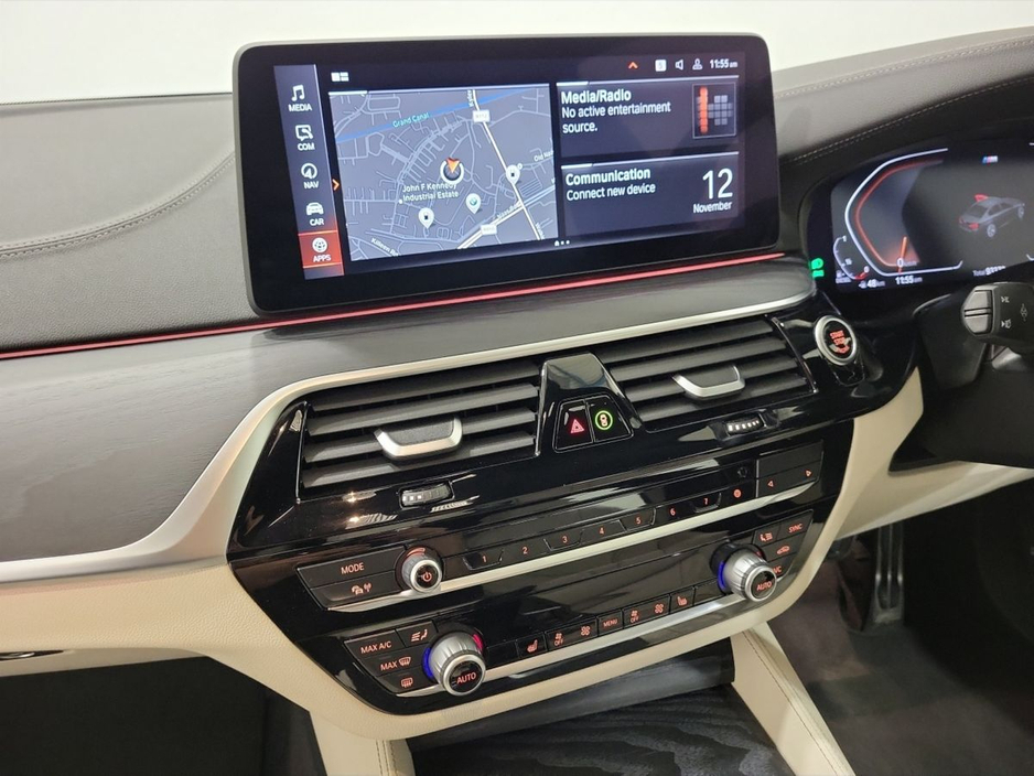 2022 BMW 5 Series - image 8